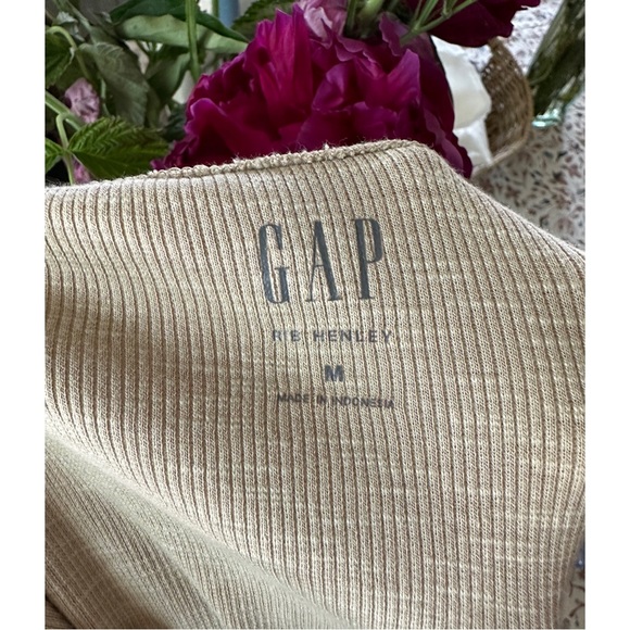 Gap Ribbed Henley Elbow Length Sleeve Top - Picture 7 of 9